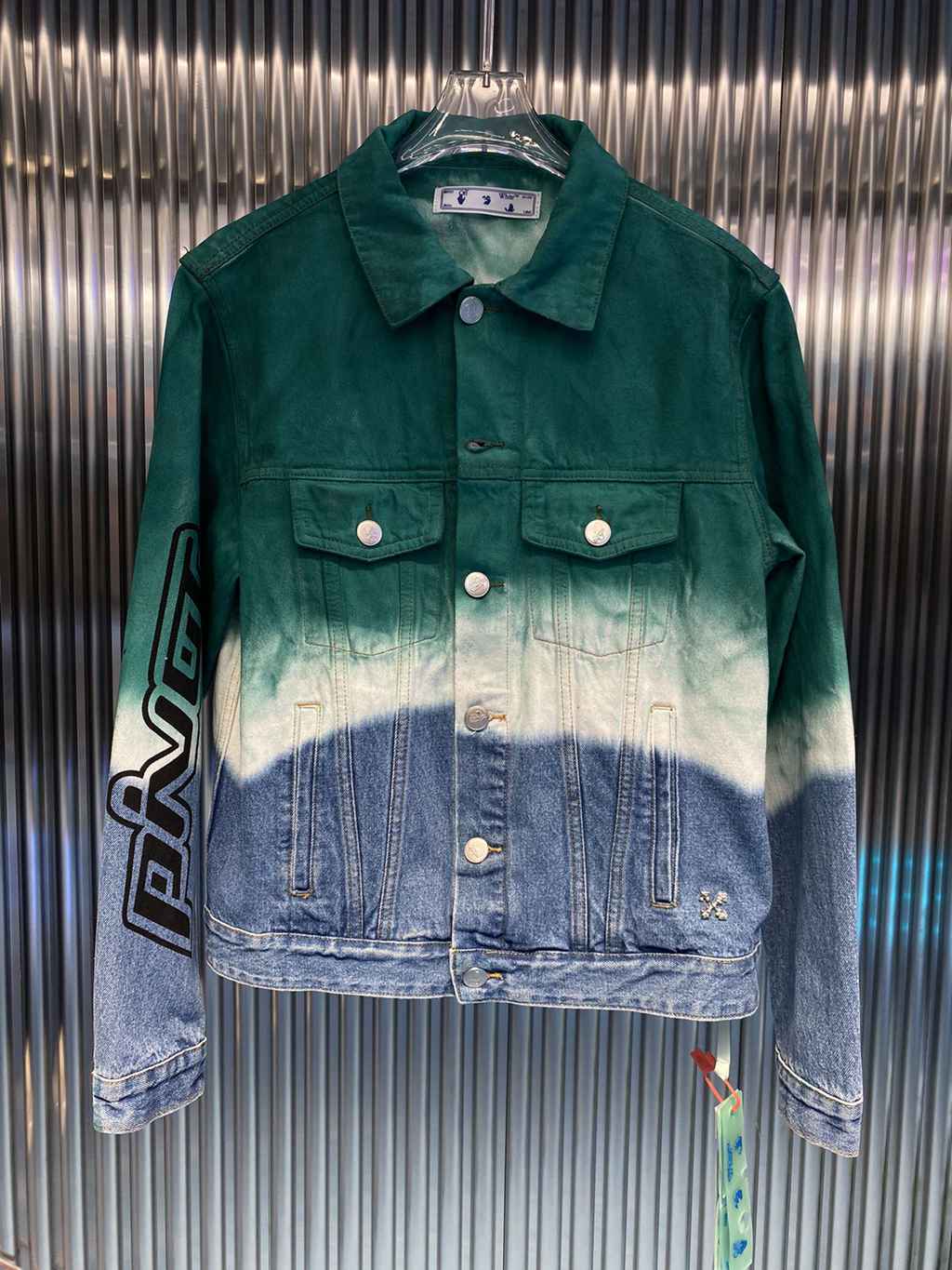 OFF WHITE